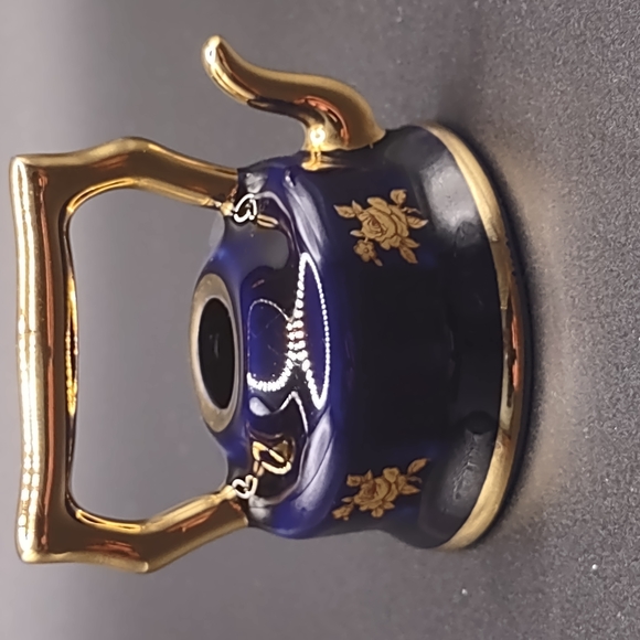 Vintage Blue and Gold Teapot - Picture 6 of 8